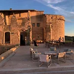 Artist's Chateau With Ruins In Gard Сasa de vacaciones *